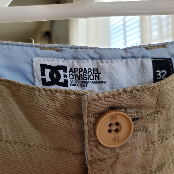 DC Apparel khaki shorts. Size 32 - Picture 3 of 5